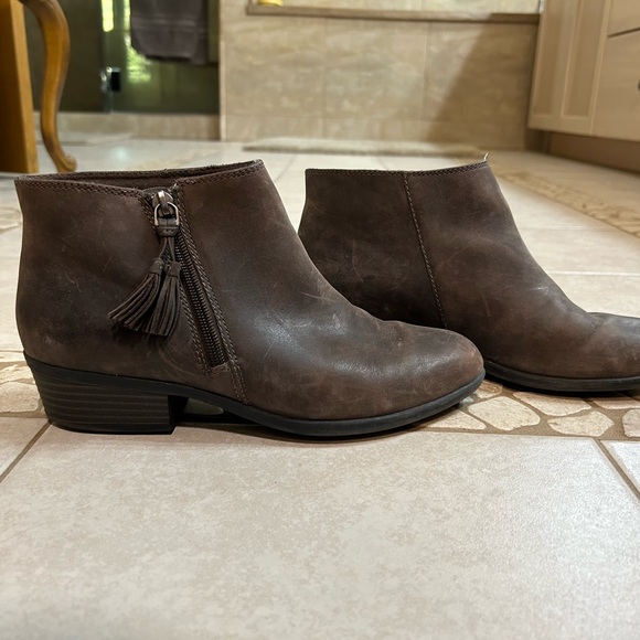 Clarks Collection cushioned leather ankle boot Women’s 8 - Picture 1 of 6